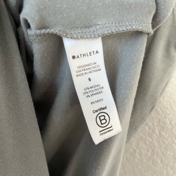 Athleta cloudlitht restore sage green tank small - Picture 5 of 5